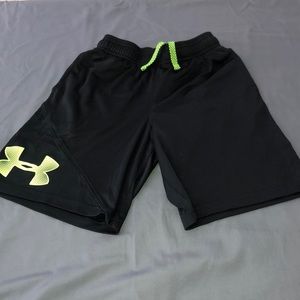 UNDER ARMOUR boys shorts